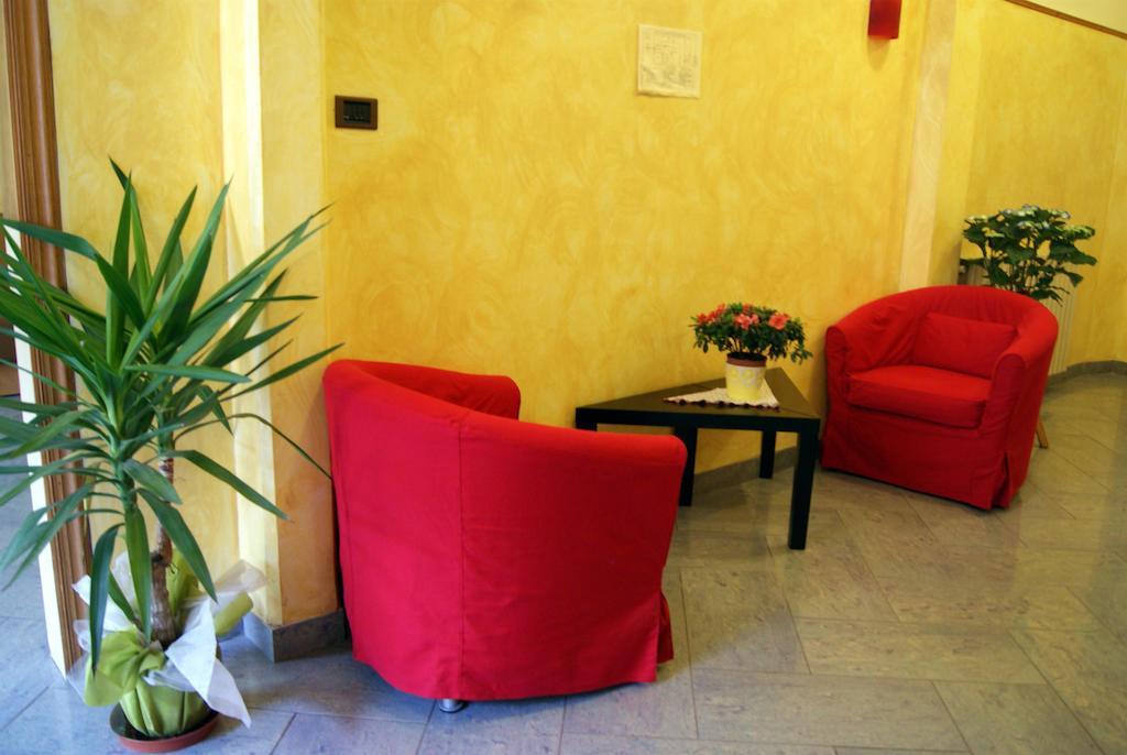 Hotel Dolly Viareggio Bagian luar foto
