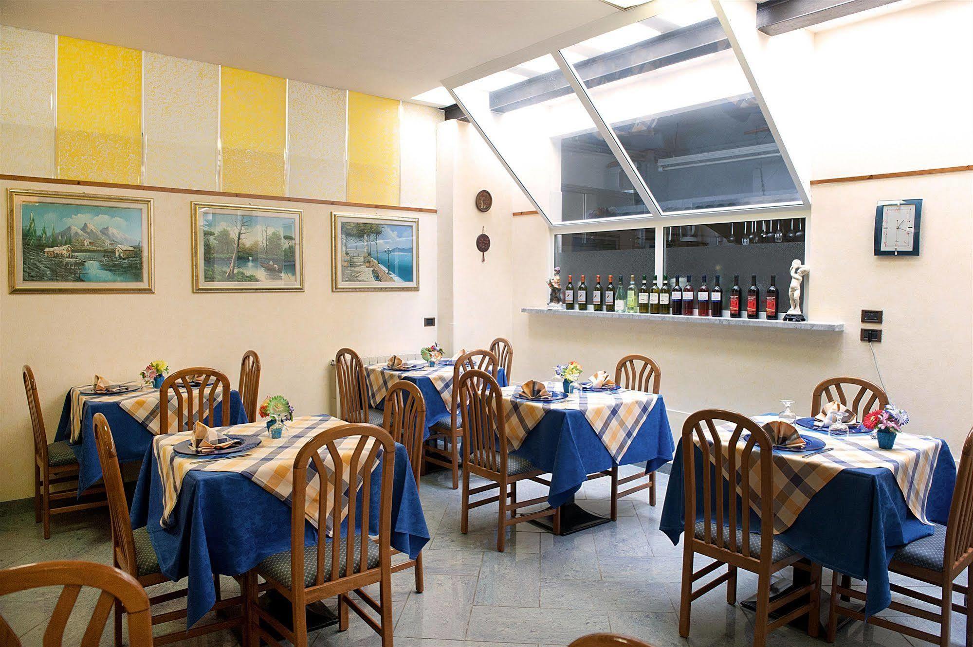 Hotel Dolly Viareggio Bagian luar foto