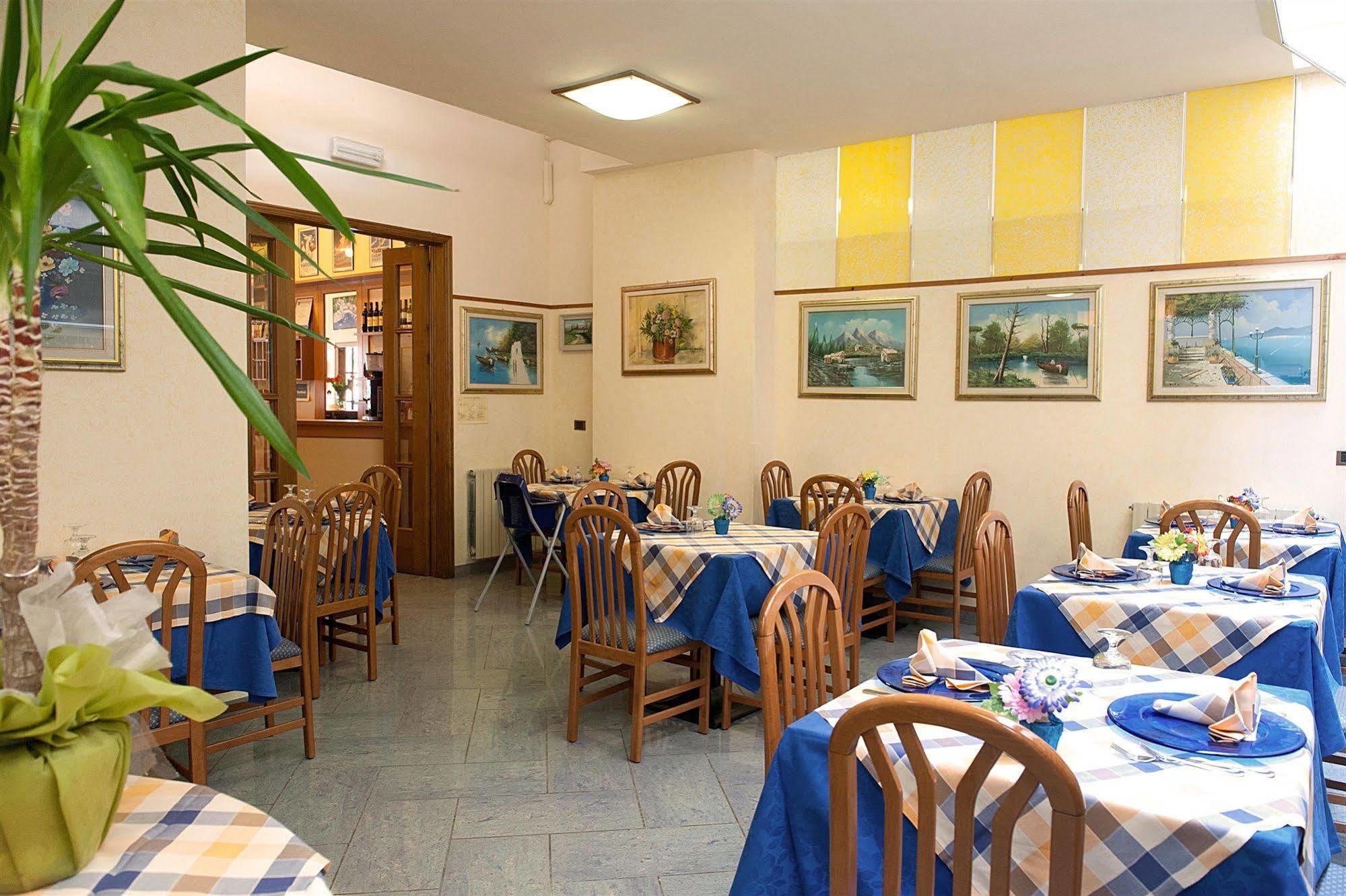 Hotel Dolly Viareggio Bagian luar foto
