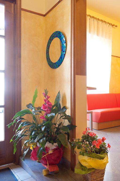 Hotel Dolly Viareggio Bagian luar foto