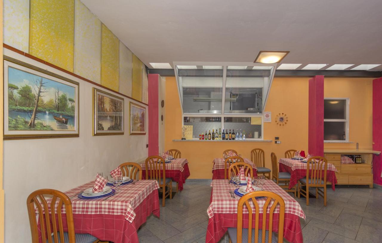 Hotel Dolly Viareggio Bagian luar foto