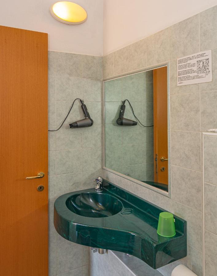 Hotel Dolly Viareggio Bagian luar foto